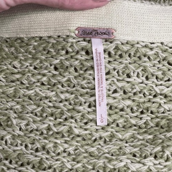 Free People Coconut Open Knit V-Neck Chunky Crochet Sweater Kiwi Cream Size L - Picture 8 of 10